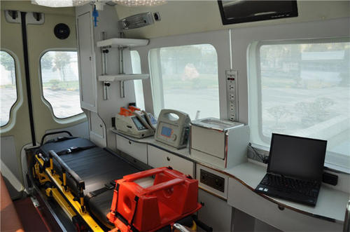 朝阳县救护车内部
